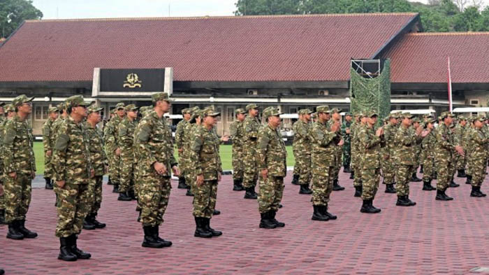 Indonesia`s New President and Ministers begin a Military-style Retreat