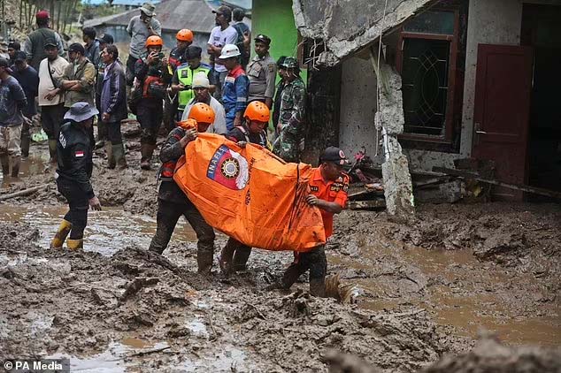 Rescuers Recover 20 Bodies from Flash Floods and Landslides on Sumatra?