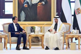 Bertemu Presiden MBZ, Presiden Jokowi Bahas Empat Hal di Abu Dhabi