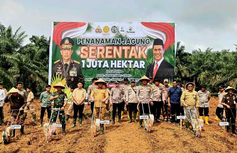 Tanam Jagung Serentak, Upaya Kementan & Polri Wujudkan Ketahanan Pangan