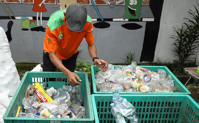 413 Waste Banks in Central Jakarta Actively Operating